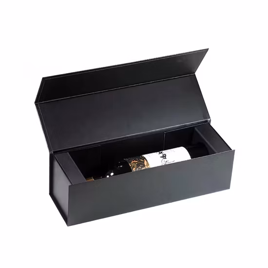 Individuell gravierte Geschenkbox für eine einzelne Weinflasche aus Holz. Holzkiste für Wein